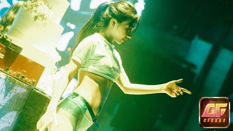 Gai nhay VIP diện những bộ đồ bán nude